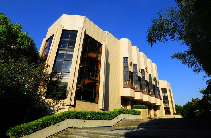 2010年,曹雪涛调往北京协和医学院担任副校长,由于北京协和医学院和