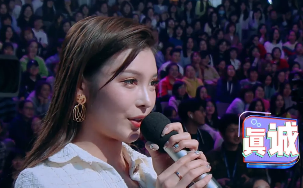 女嘉宾《天天向上》当众表白,王一博秒变表情包,网友疯狂截图