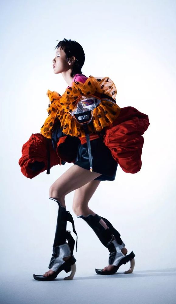 怪美怪美的郭采洁全新封面写真大片