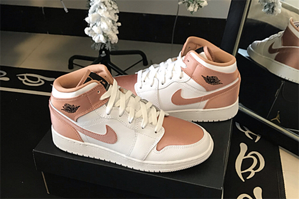 aj女孩绝不认输,aj1新出"玫瑰金",真的是无敌转圈美!