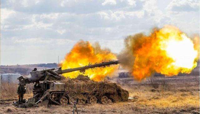 乌克兰王牌巨炮发动猛烈炮击，3000发炮弹砸向俄军电子战系统阵地