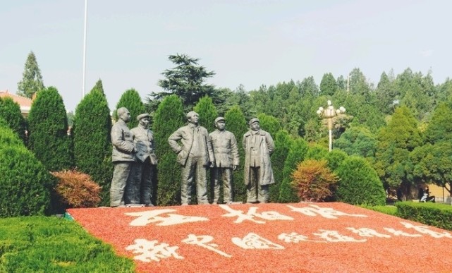 西柏坡紅色旅遊區位於河北省秦皇島市山海關區東大街1號,山海關,又稱