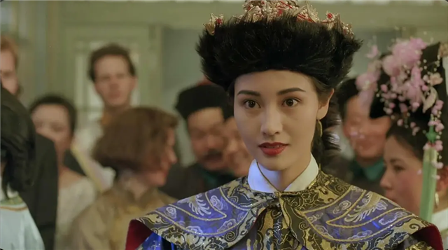 和李若彤合作《火烧红莲寺》和《小醉拳》之后,两人因戏生情,不过后来