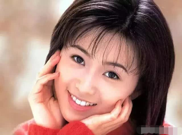 她16岁成名 27岁被骗结婚 38岁吸毒被抓 如今靠走穴为生 腾讯新闻