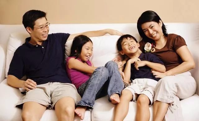 再婚家庭确实如标题所表述的一样,防贼是的过日子,防贼似的互揣着对方