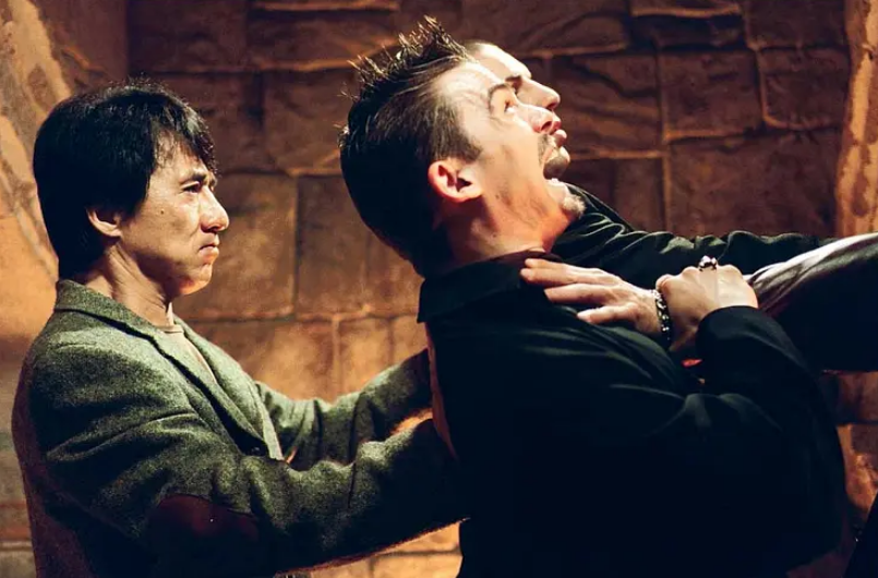 主要讲述了他在李斯,妮歌等人帮助下,顺利挫败犯罪分子阴谋的故事