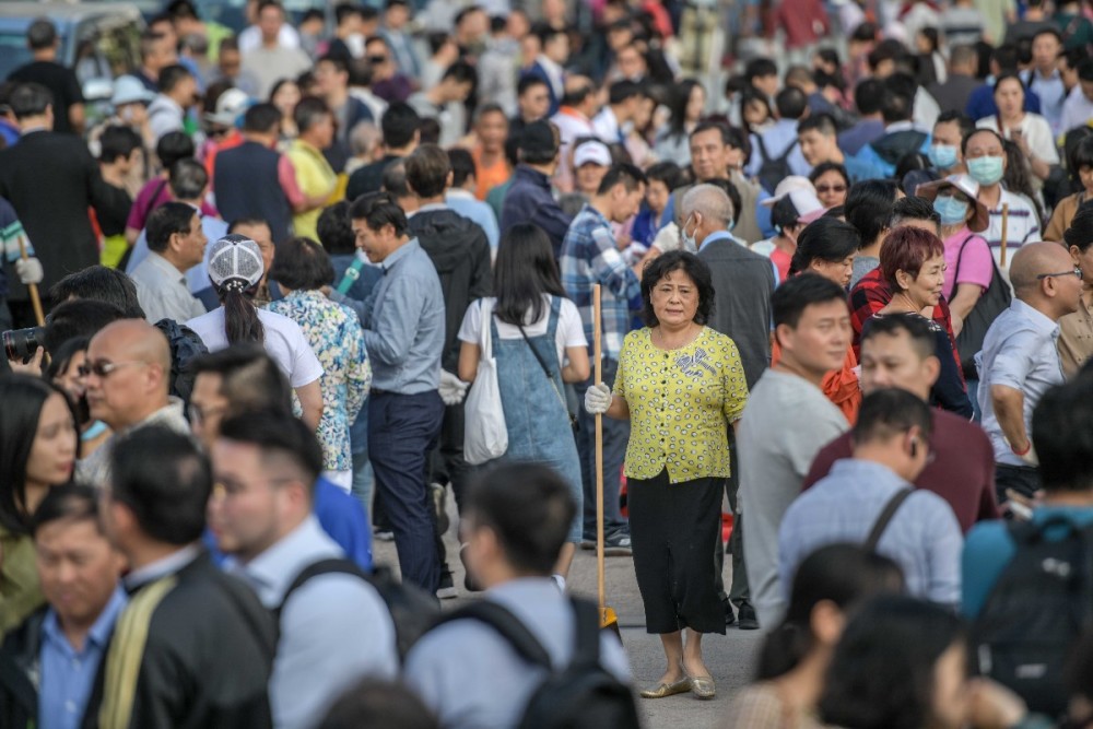 今天數千香港人紅隧清障給暴徒上一堂文明課