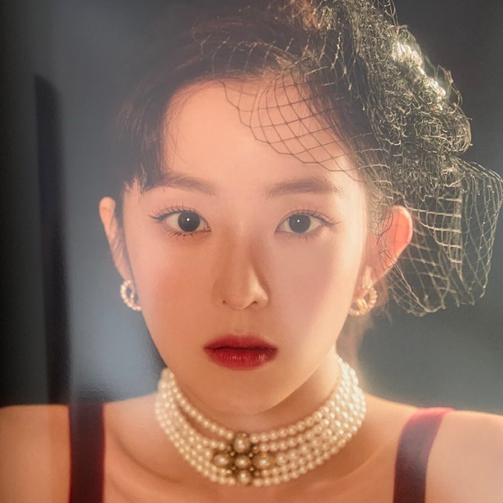 光看脸蛋就赢了,韩国女团门面裴珠泫复古造型,精致有腔调