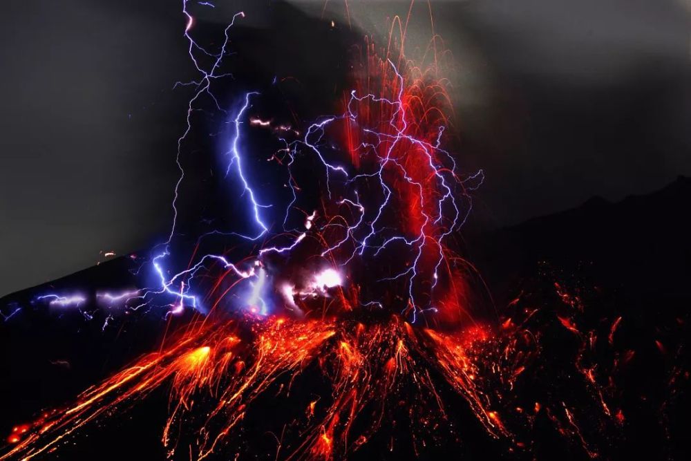 日本,印度尼西亚等无法预知火山闪电并非闪电击中火山而是火山喷发