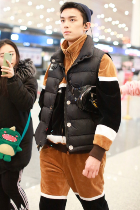 吴磊20岁不到却彻底放飞自我6千多的裤子没白买