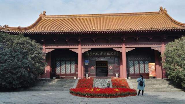 弘光帝朱由崧,成也藩镇败也藩镇的南明首帝