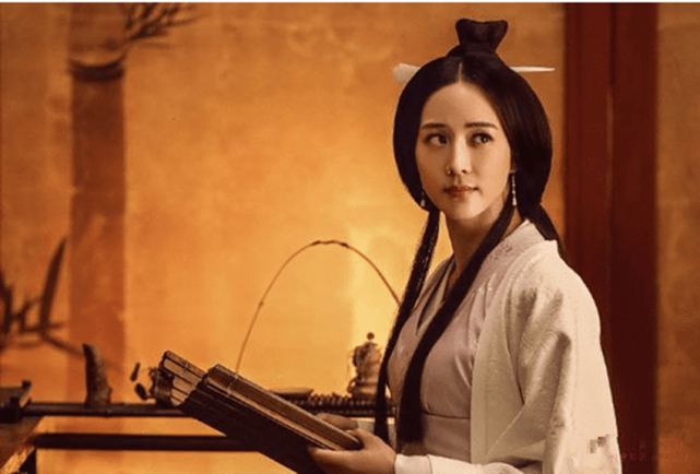 曹操为何看见曹植妻子衣着华丽,就逼亡她,背后有什么深意_腾讯新闻