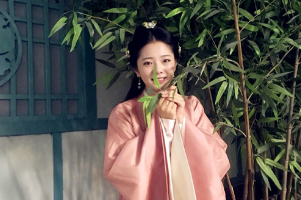 还记得《陈情令》中的秦愫吗?如今逆袭美如画,让人一眼万年!