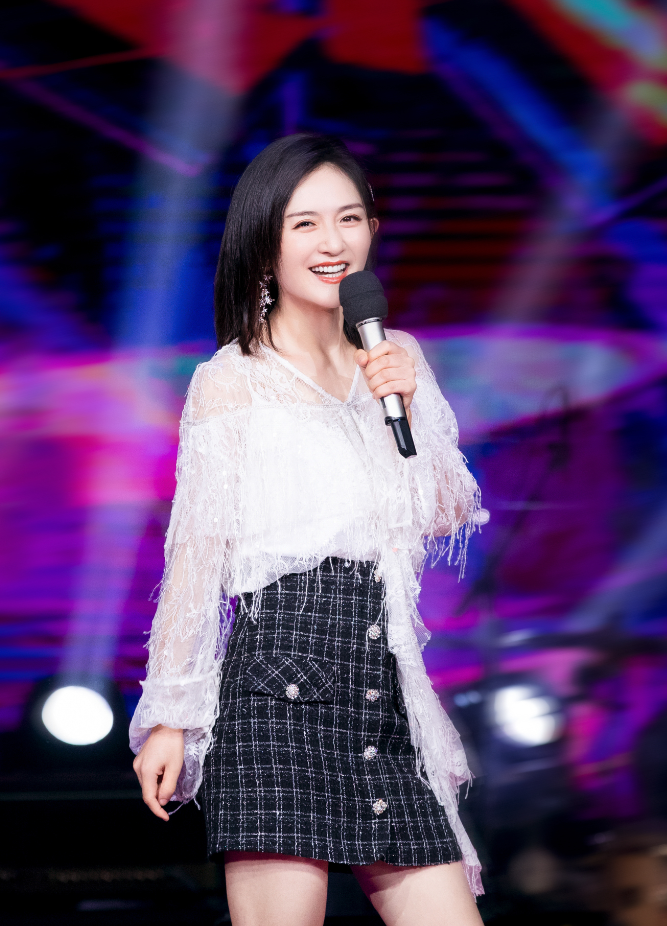 最近火了一款裙子,内衬比外裙还短20cm,谢娜都上头了_腾讯新闻