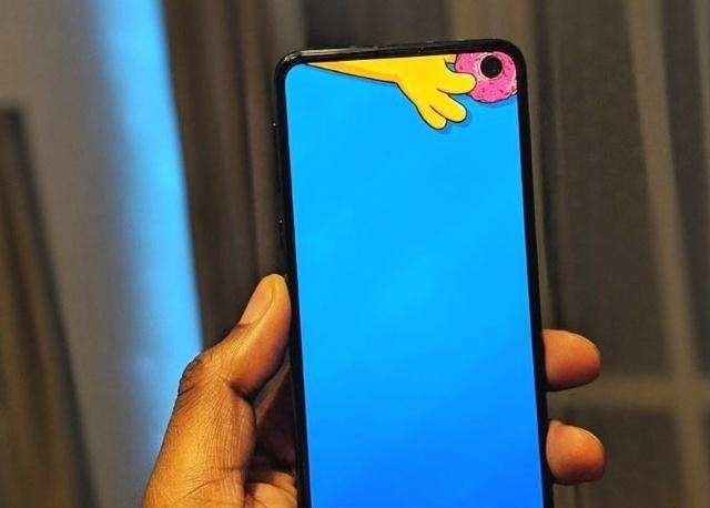 从全面屏的梦想说起为何打孔屏成为当今潮流