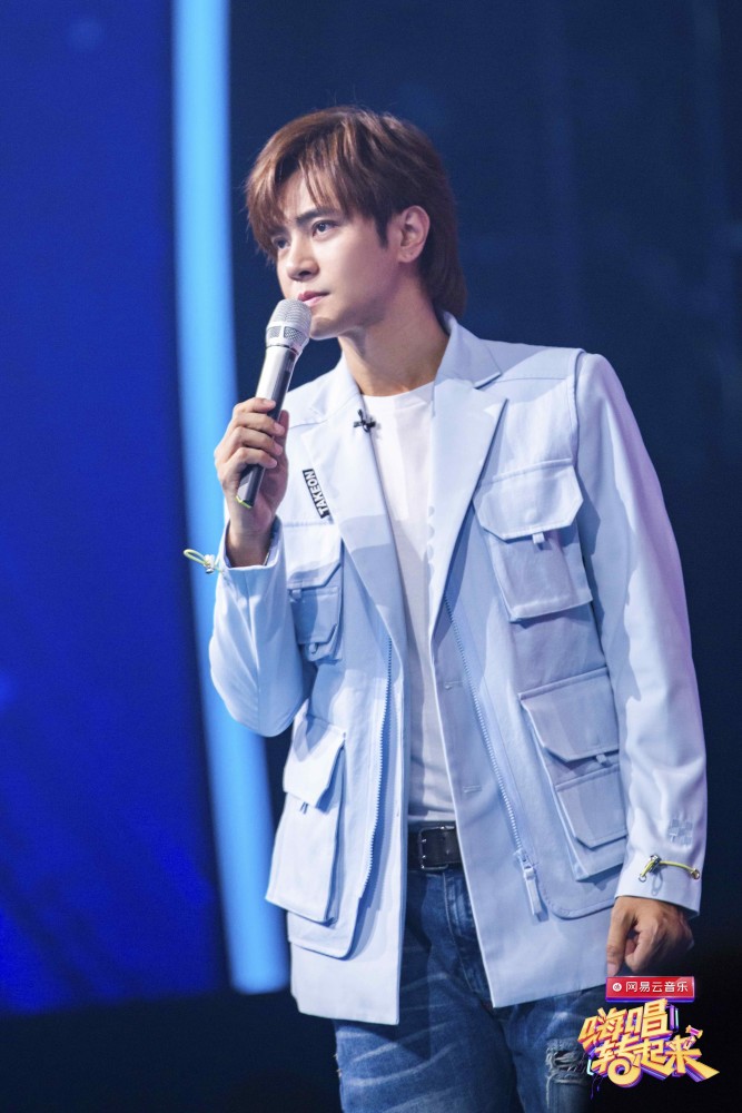 听到素人嗨唱歌手丫蛋蛋演唱的闽南语歌曲《大田后生仔》,罗妈妈特别