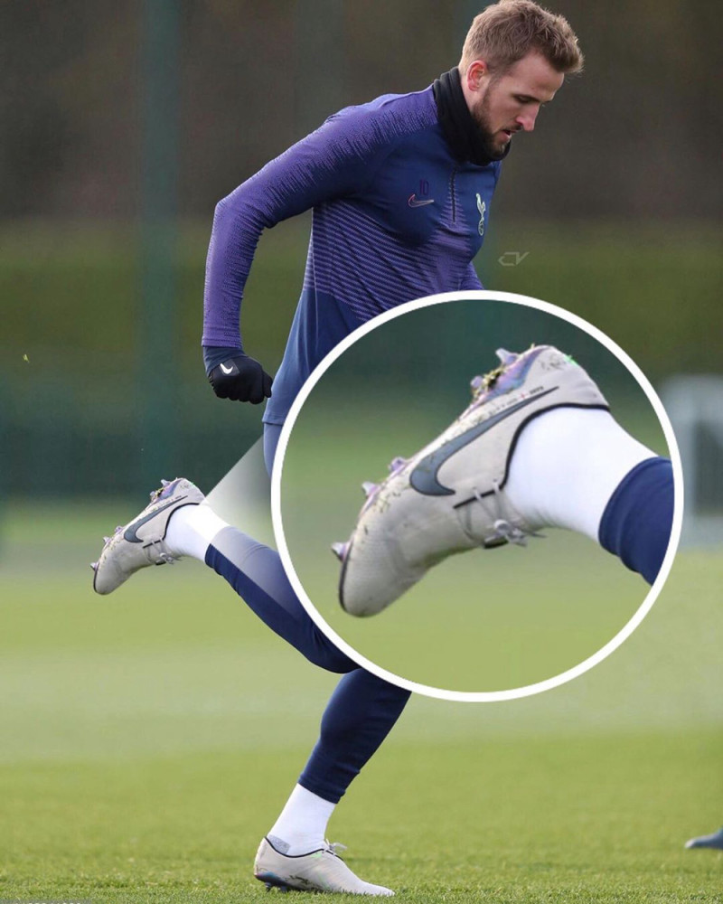 哈里凯恩上脚新配色nikephantomvnmelite足球鞋