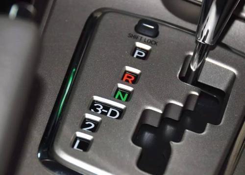 d挡的话就是出发了,这个档位在自动挡汽车的档位使用次数中可谓是独占