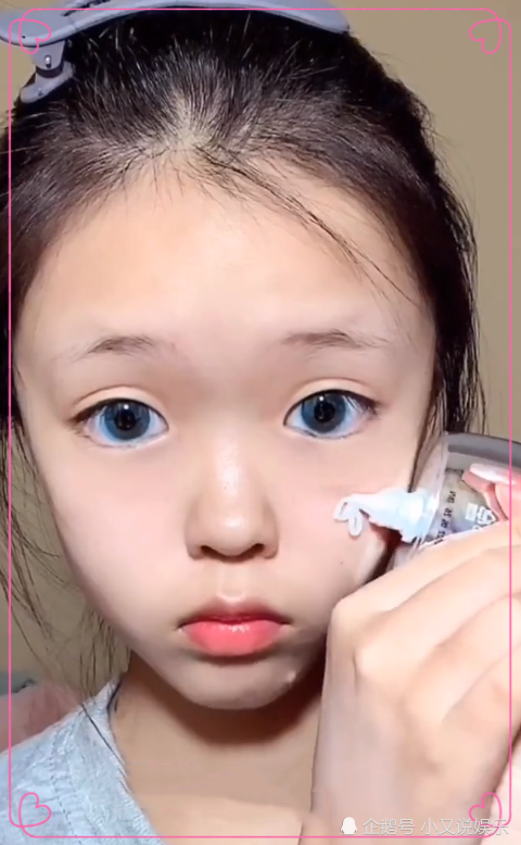 小学生给自己画"蹦迪妆",开头:别胡闹,结尾:以后当美术生吧!