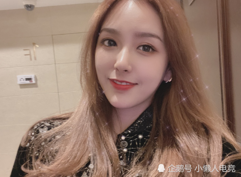 rita称从巴黎回来后长胖了,晒美照证明没说谎,网友:胖了才不用塞馒头