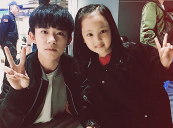 小时候被大咖抱的童星,依依被杨幂抱不算啥,她被tfboys轮流抱才厉害