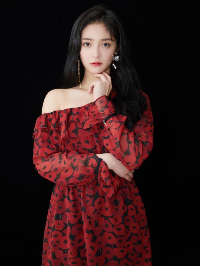 周洁琼剪空气刘海,霸气导师变清纯少女,美呆