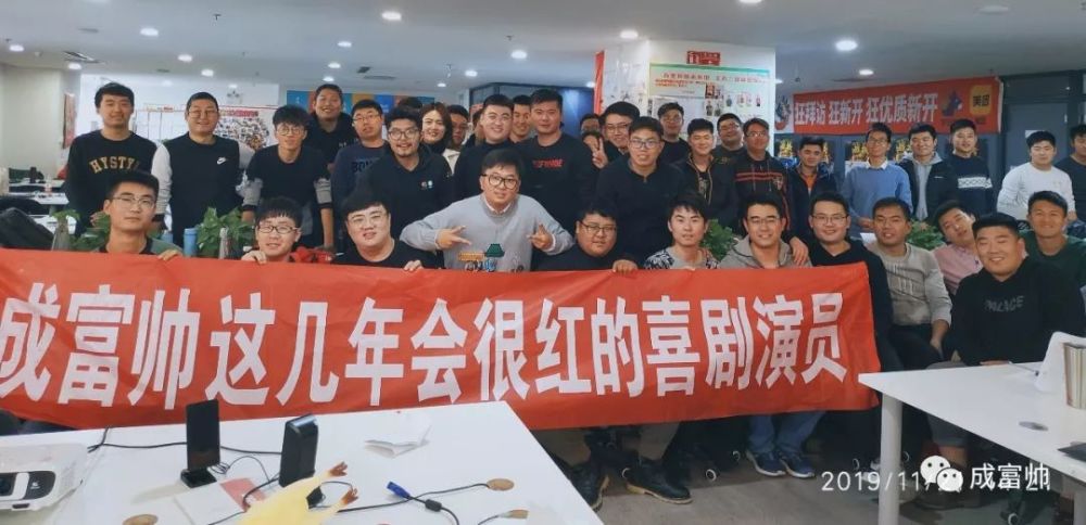 黄西老师|在北京拿到脱口秀新人赛第一名 还能遇到黄西老师 是一种什么体验