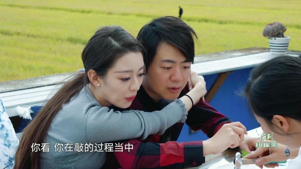 幸福三重奏:女嘉宾在吉娜面前拘谨,因为这3个行为,没翻车!