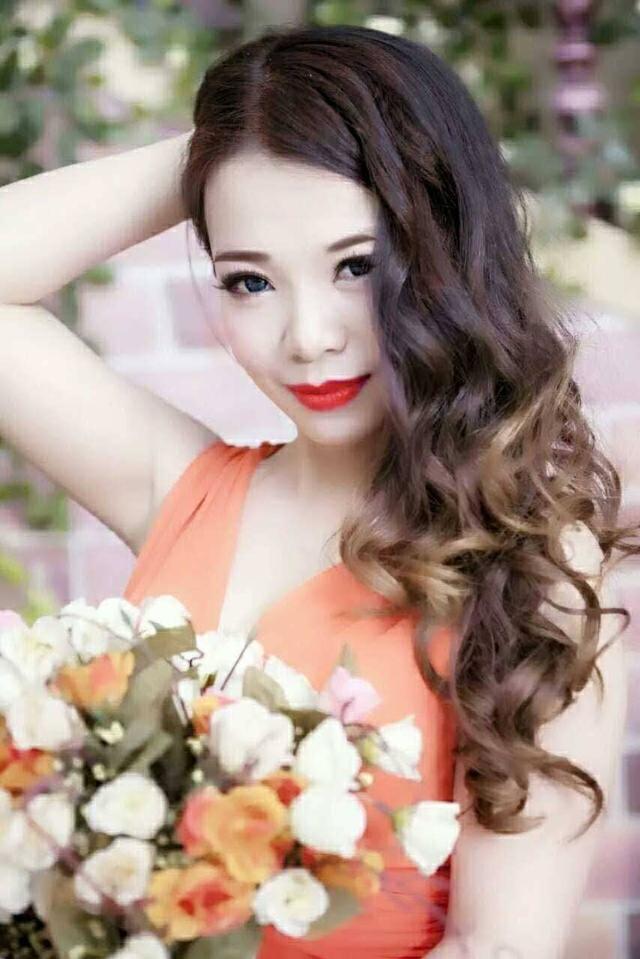 陈伟霆庆生绯闻女友王陆芳送价值3万元相机两人甜蜜唱生日歌