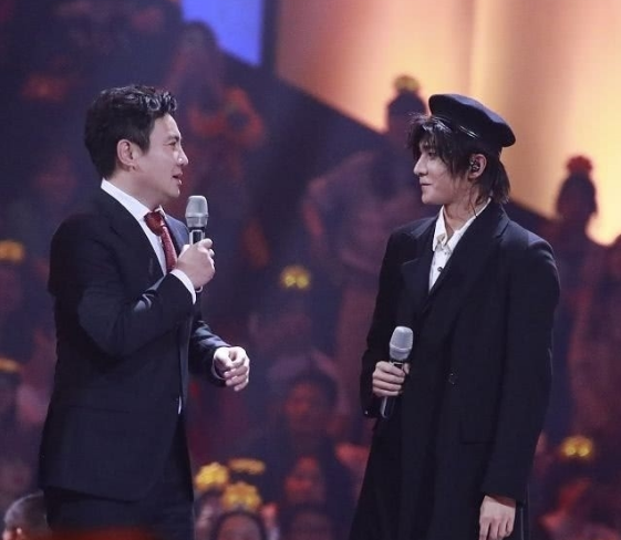 高晓松曝光年轻旧照,自比吴亦凡,遭网友调侃