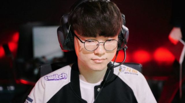 Doinb排位撞车Faker，暗讽李哥没有女朋友