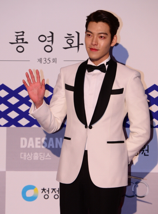 "长腿欧巴"金宇彬近照曝光,网友:更帅气了|金宇彬|韩国_娱乐|申敏儿