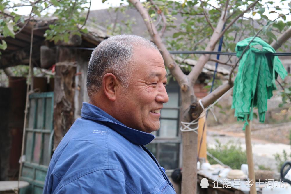 60岁大叔独居深山老宅无忧无虑似神仙家人回来他不习惯