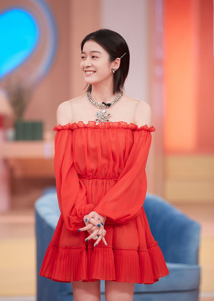 张雪迎《口红王子》被化蜡笔小新眉 复古化妆台大公开