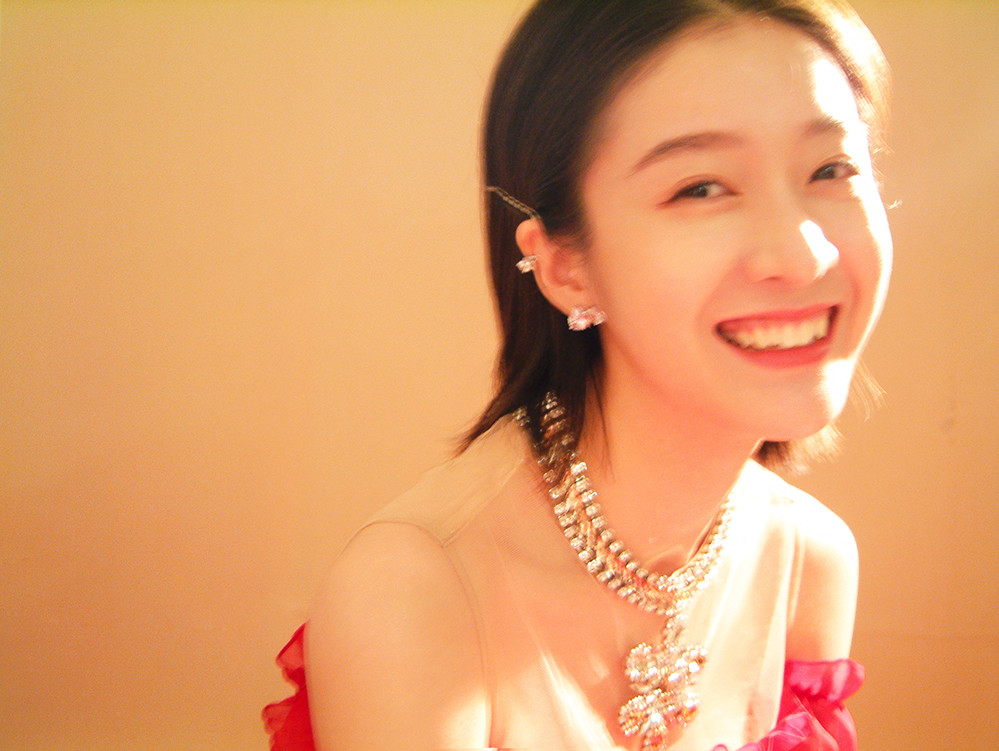 张雪迎《口红王子》被化蜡笔小新眉 复古化妆台大公开