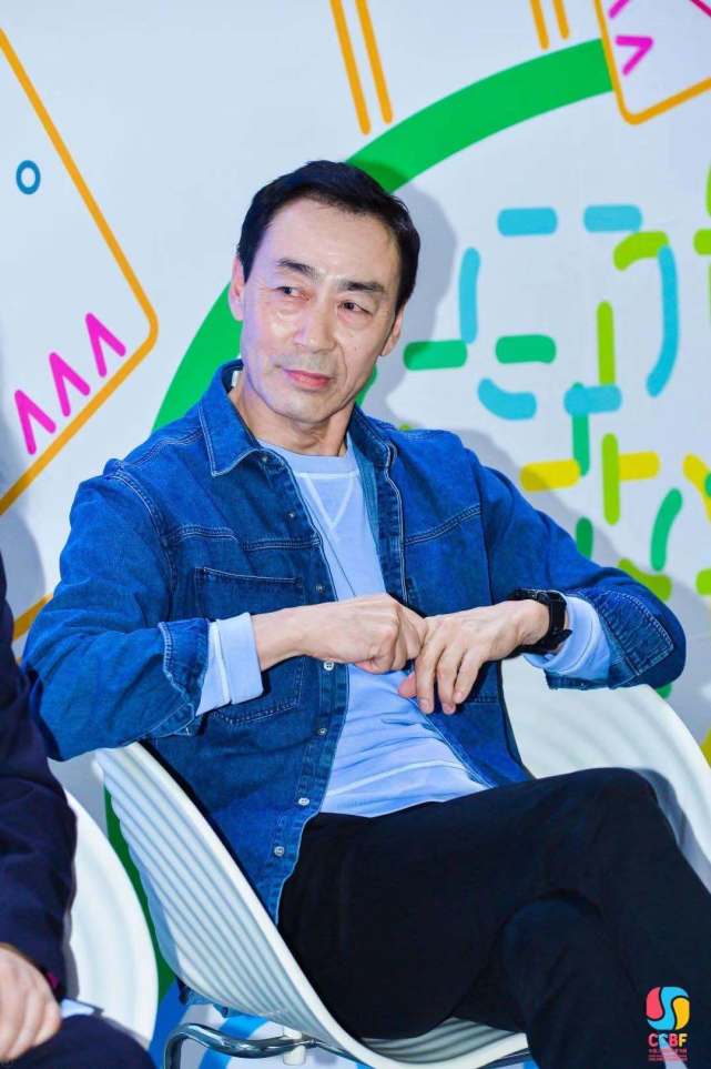 在《爸爸的两个童年》里,作家常新港相信,当女儿常笑予来到这个世界后