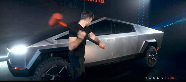 特斯拉皮卡上市现场事故 防弹玻璃一砸就破