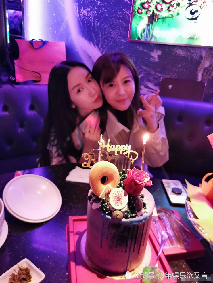 有种"整容"叫胡一菲和美嘉,曾经她们是大家的女神,现在却让粉丝不敢认