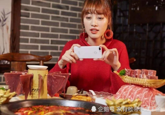吃饭时狼吞虎咽