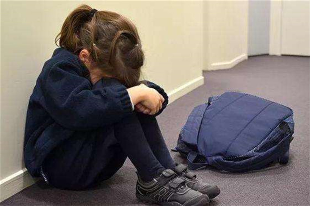 喜欢这个颜色的孩子内心往往缺乏安全感家长要多多陪伴