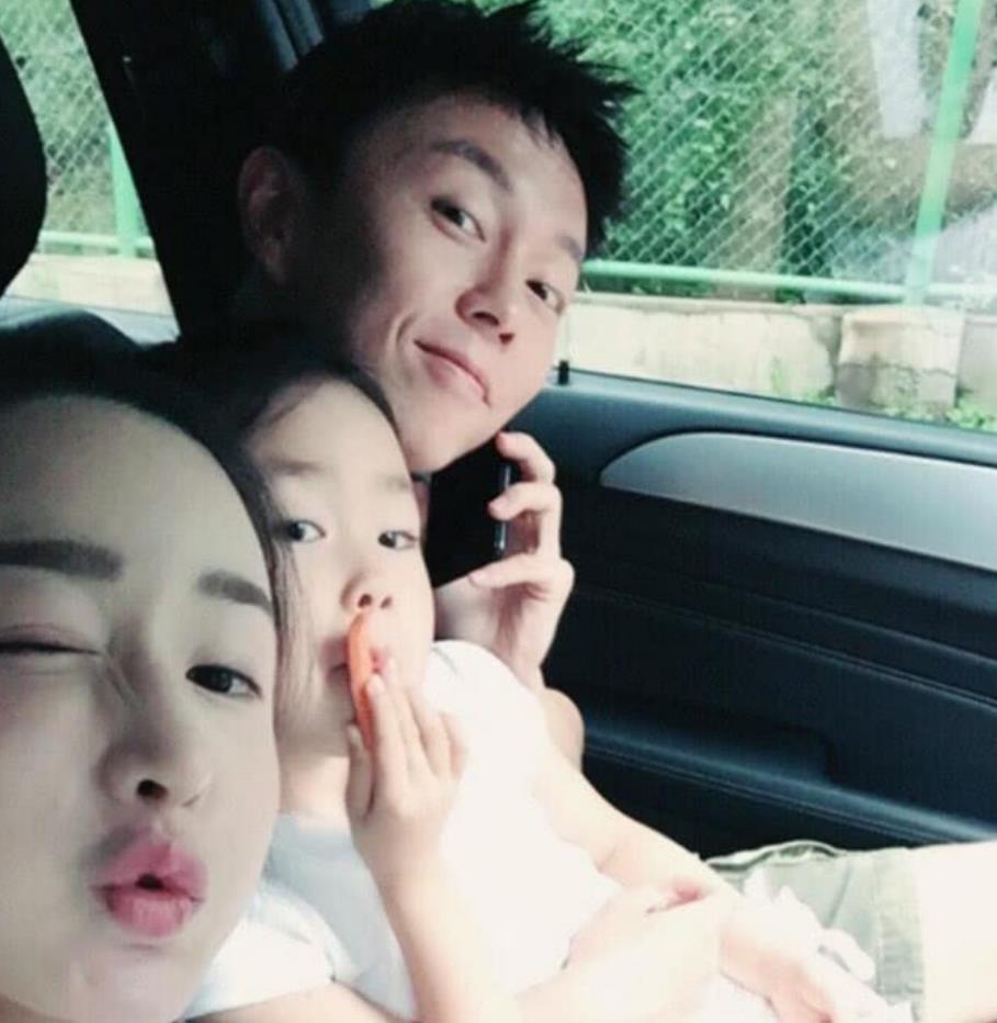 被誉为李连杰接班人的谢苗如今已娶妻生子老婆竟是我们熟悉的童年女神