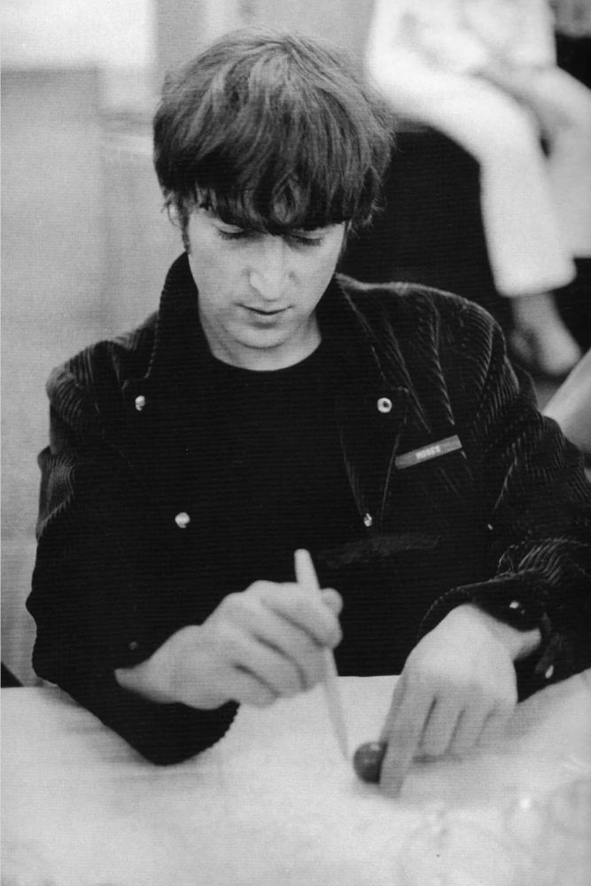 the beatles 的 john lennon 和 george harrison灯芯绒热潮在上世纪