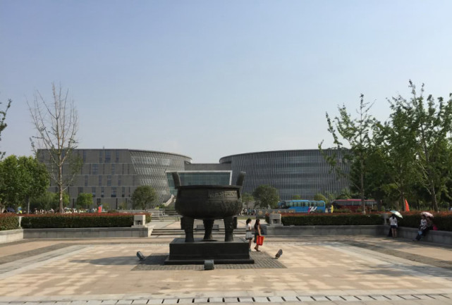 成都,武汉,天津等城市,堪称"中国科教第三城"这里还拥有中山陵,总统府