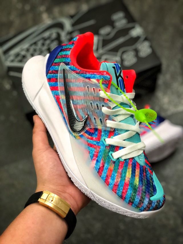 耐克kyrie low2彩虹配色开箱测评!
