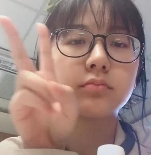长期戴眼镜眼睛会小吗 为什么拿掉眼镜变丑了 桔子时尚网