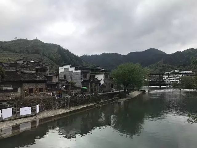 瑶里古镇 青山如黛薄雾轻笼 遗落人间静美天堂 腾讯新闻