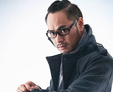 不过在现实生活之中的娄亚江,是一位相当帅气的男人,通过图片能够明显