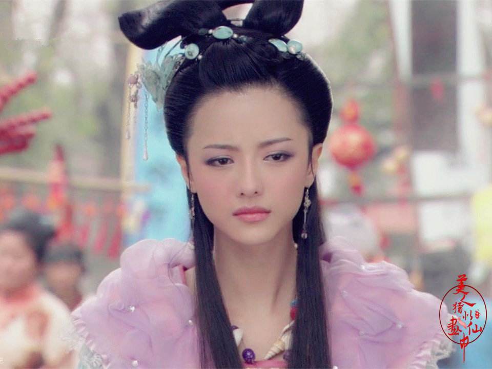 《活佛济公》里的仇天鹅终于亮相了,身穿军衣,惊艳全场!