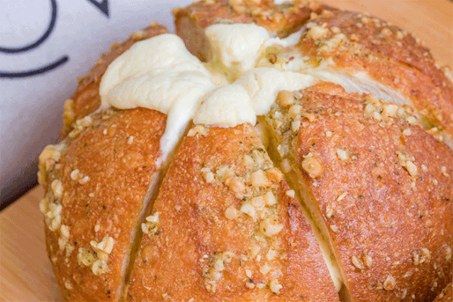 新晋网红—"蒜你狠",超火的蒜香奶酪包,必学!