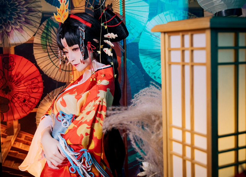 15岁小姐姐cos不知火面容精致到爆炸网友却都在看腿